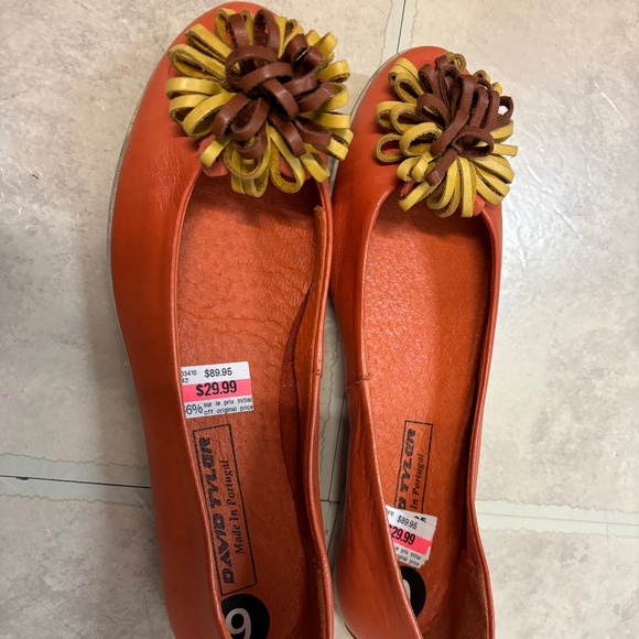 Orange flower flat - Picture 1 of 2